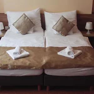 https://centrooms-park-eger.egerhotels.net